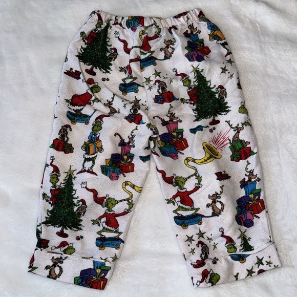 🎄 The Grinch Pajamas 🎄 - Picture 10 of 12